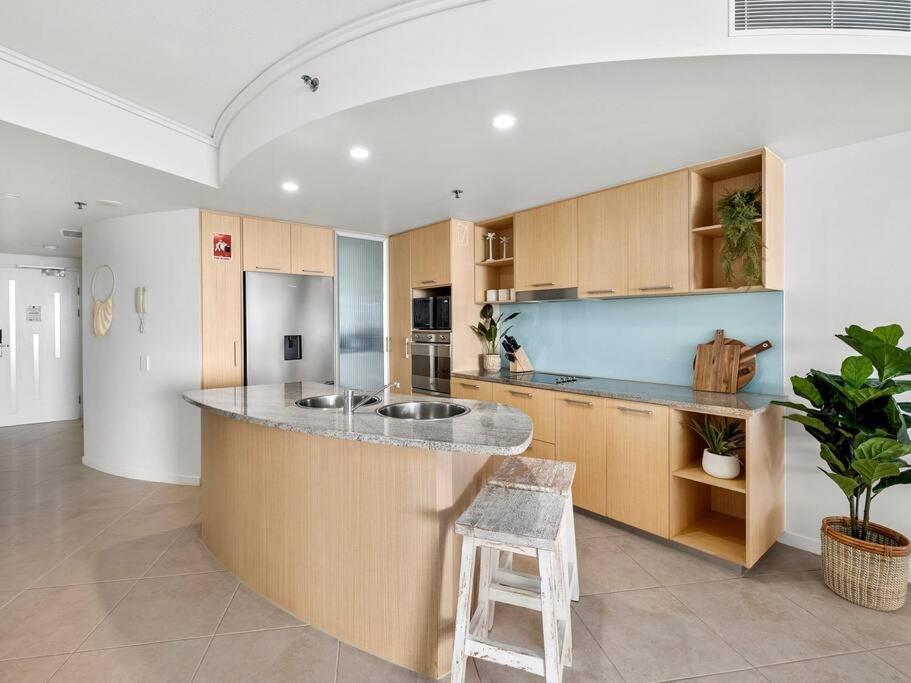 Sensational Ocean View 2 Bedroom Apartment Maroochydore Dış mekan fotoğraf